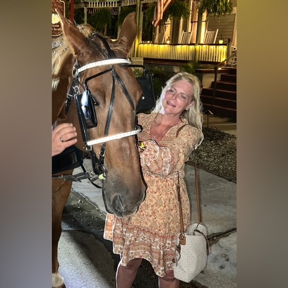 Meet your Posher, Annie & her family - Picture 2 of 10